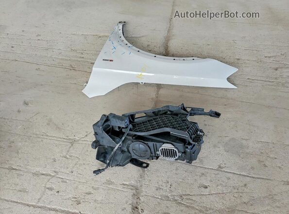 WA1BCCFS5JR023727 2018 AUDI Q3 Белый Вид наклейки с VIN-кодом