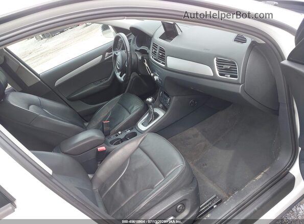 WA1BCCFS6HR006249 2017 AUDI Q3 White Widok wnętrza z przodu