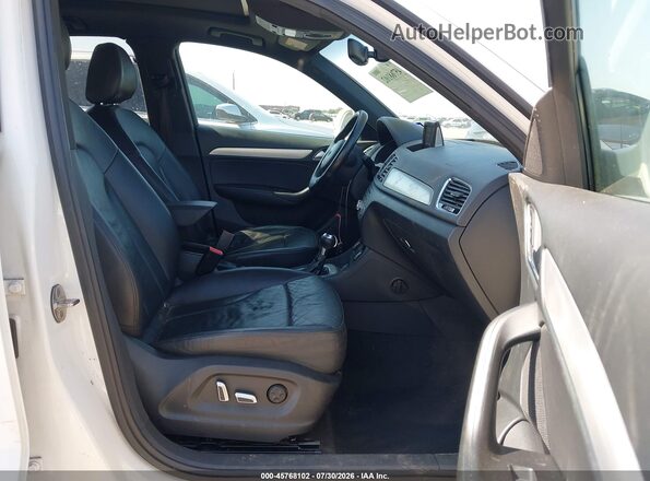 WA1BCCFS8JR002774 2018 AUDI Q3 White Вид салону спереду