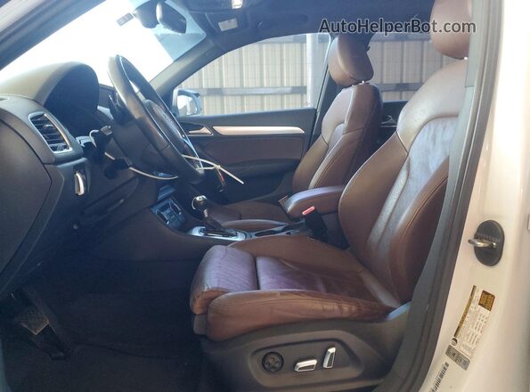 WA1BCCFS9JR010253 2018 AUDI Q3 White Front interior view