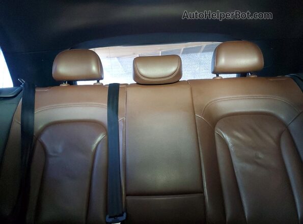WA1BCCFS9JR010253 2018 AUDI Q3 White Rear seats view