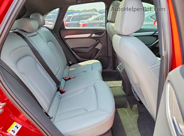 WA1BCCFS9JR014142 2018 AUDI Q3 Red უკანა სავარძლების ხედი