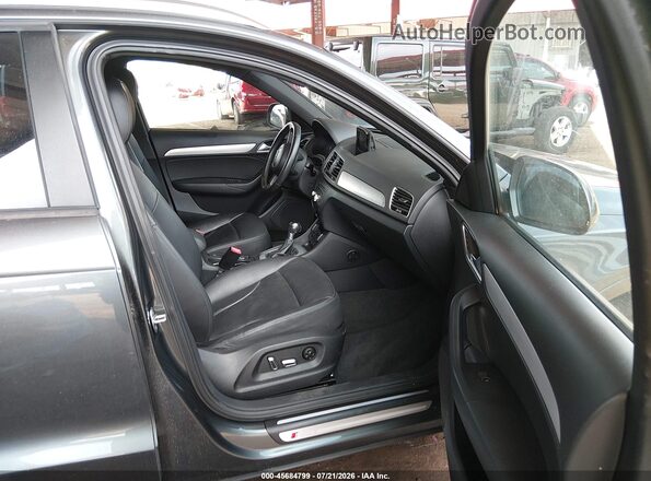 WA1BCCFSXJR021102 2018 AUDI Q3 Gray წინა სალონის ხედი