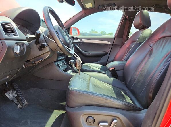 WA1BCCFSXJR023688 2018 AUDI Q3 Red Front interior view