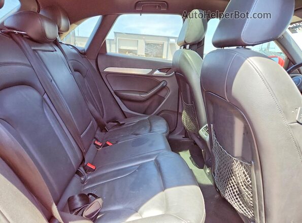 WA1BCCFSXJR023688 2018 AUDI Q3 Red Rear interior view