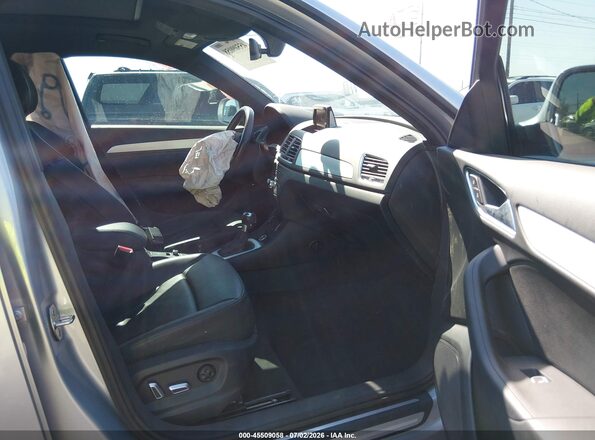WA1BCCFSXJR030902 2018 AUDI Q3 Silver Front interior view