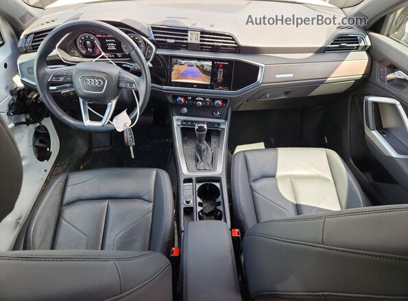 WA1BECF32K1064044 2019 AUDI Q3 White Առջևի վահանակի տեսք