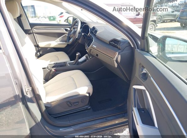 WA1BECF39L1040504 2020 AUDI Q3 Gray Front interior view