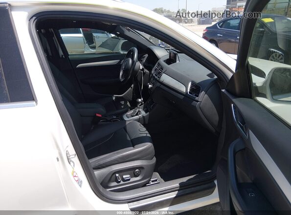 WA1BFCFS3GR003525 2016 AUDI Q3 White წინა სალონის ხედი