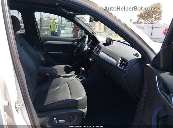 WA1BFCFS4GR013819 2016 AUDI Q3 White Widok wnętrza z przodu