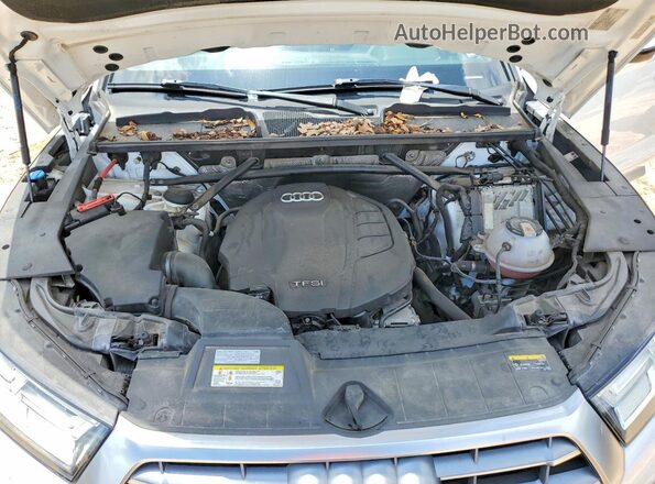 WA1BNAFY0L2029952 2020 AUDI Q5 White Vista del compartimento del motor