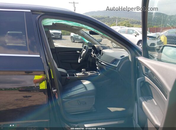 WA1BNAFY2J2055837 2018 AUDI Q5 Black Front interior view