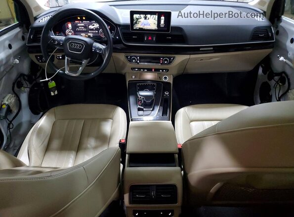 WA1BNAFY2J2113185 2018 AUDI Q5 White Widok deski rozdzielczej