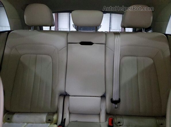 WA1BNAFY2J2113185 2018 AUDI Q5 White Widok tylnych siedzeń