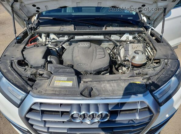 WA1BNAFY3J2022572 2018 AUDI Q5 White Widok komory silnika