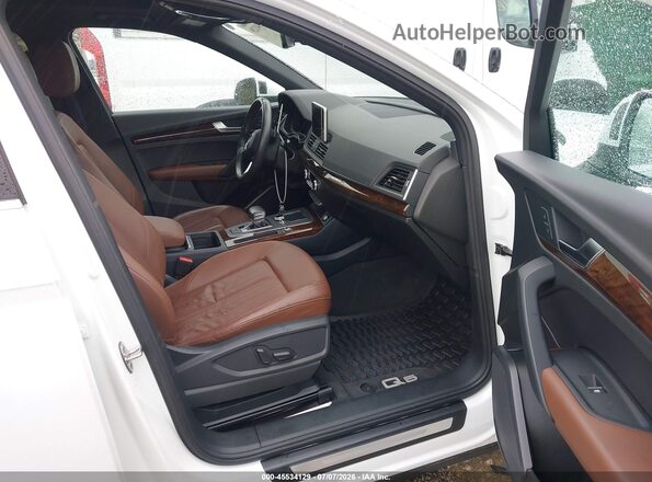 WA1BNAFY3J2181561 2018 AUDI Q5 White Вид салону спереду