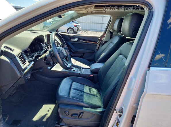 WA1BNAFY4L2102997 2020 AUDI Q5 White Вид салону спереду