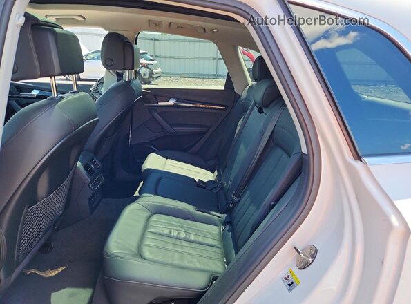 WA1BNAFY4L2102997 2020 AUDI Q5 White Вид задньої частини салону