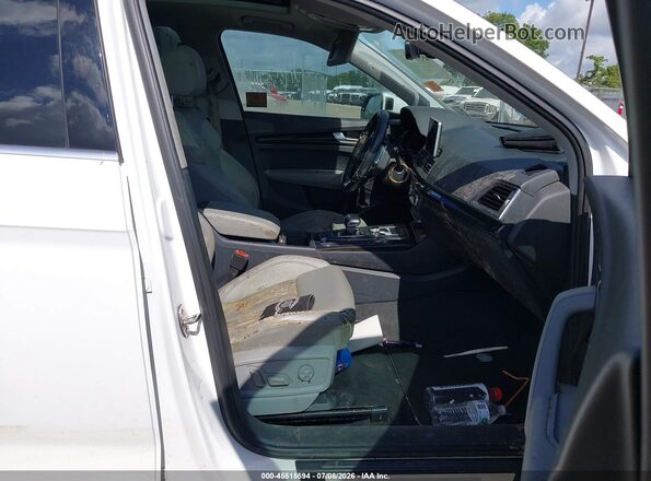 WA1BNAFY5J2049532 2018 AUDI Q5 White Front interior view