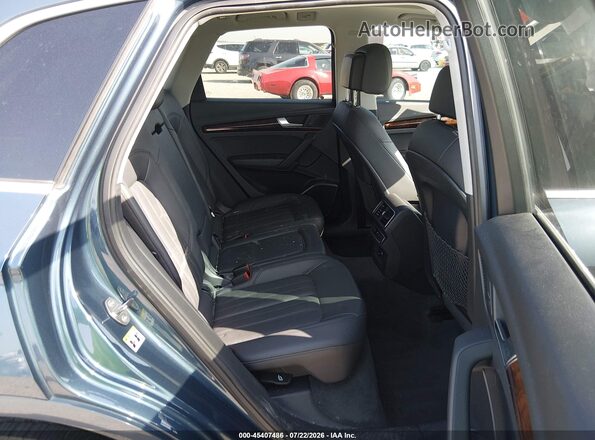 WA1BNAFY5J2096933 2018 AUDI Q5 Blue Вид наклейки з VIN-кодом