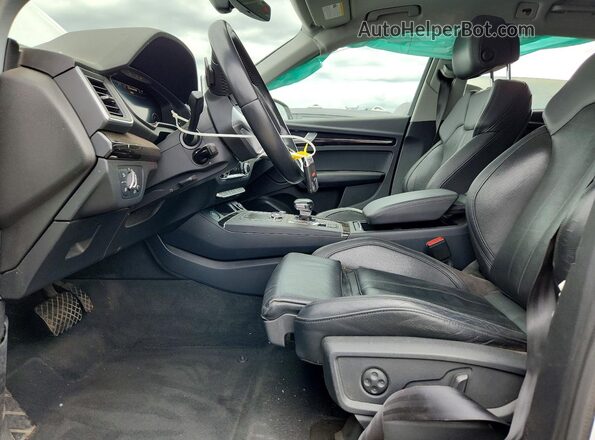 WA1BNAFY5J2149727 2018 AUDI Q5 White წინა სალონის ხედი