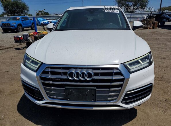 WA1BNAFY5J2247379 2018 AUDI Q5 White Front view