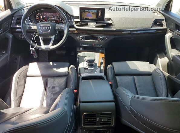 WA1BNAFY5J2247379 2018 AUDI Q5 White Dashboard view