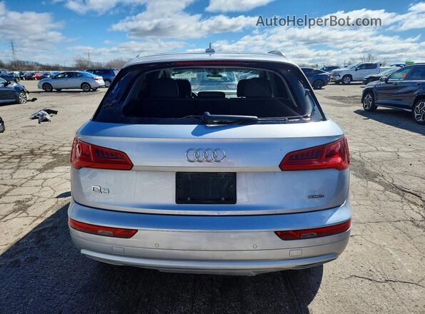 WA1BNAFY5K2039892 2019 AUDI Q5 Silver Вид ззаду
