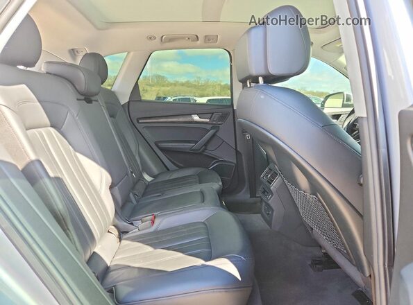 WA1BNAFY5K2039892 2019 AUDI Q5 Silver Вид задньої частини салону