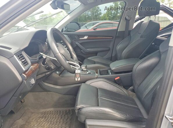 WA1BNAFY5K2062833 2019 AUDI Q5 Silver Front interior view