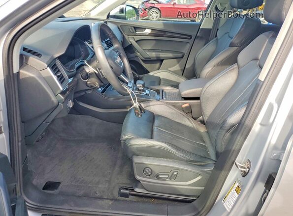 WA1BNAFY5K2065134 2019 AUDI Q5 Silver Front interior view