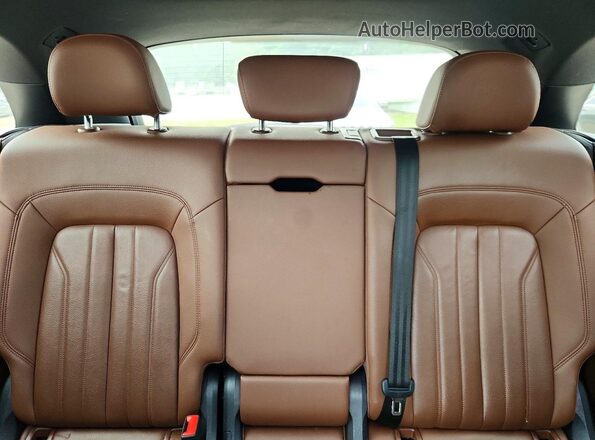 WA1BNAFY5K2139751 2019 AUDI Q5 White Rear seats view