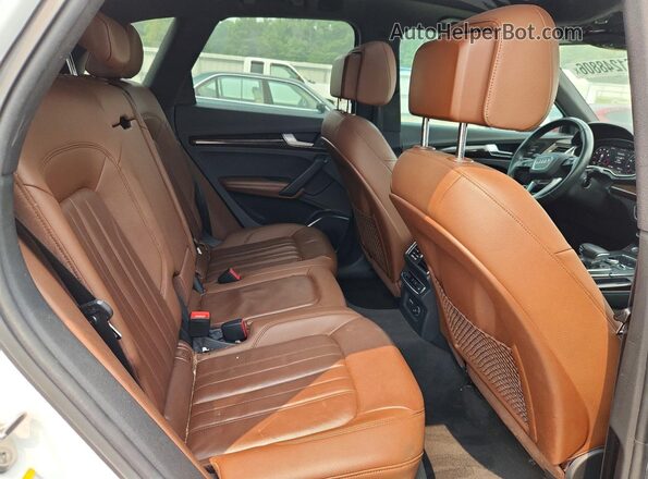 WA1BNAFY5K2139751 2019 AUDI Q5 White Rear interior view