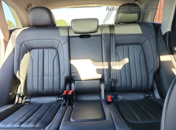 WA1BNAFY6K2059570 2019 AUDI Q5 Silver უკანა სავარძლების ხედი