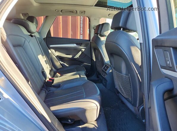 WA1BNAFY6K2059570 2019 AUDI Q5 Silver უკანა სალონის ხედი