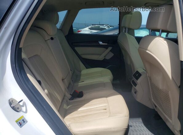 WA1BNAFY6K2107262 2019 AUDI Q5 White Rear interior view