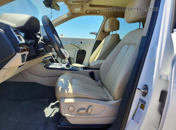 WA1BNAFY7J2020338 2018 AUDI Q5 White Front interior view