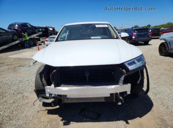 WA1BNAFY7J2020338 2018 AUDI Q5 White Front view