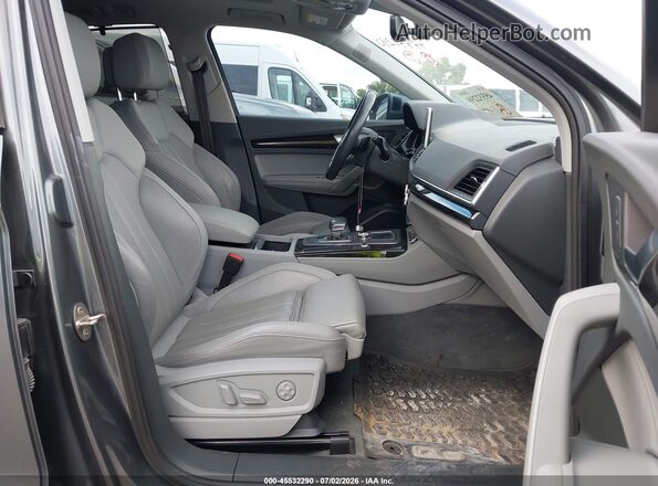 WA1BNAFY7K2107853 2019 AUDI Q5 Gray Front interior view