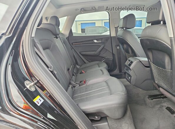 WA1BNAFY7L2068117 2020 AUDI Q5 Черный Вид задней части салона