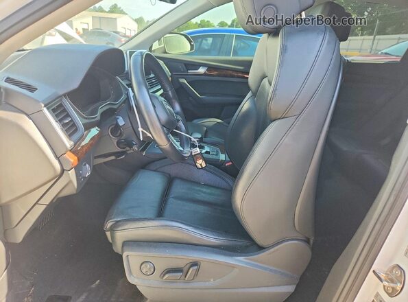 WA1BNAFY8J2145171 2018 AUDI Q5 White Widok wnętrza z przodu