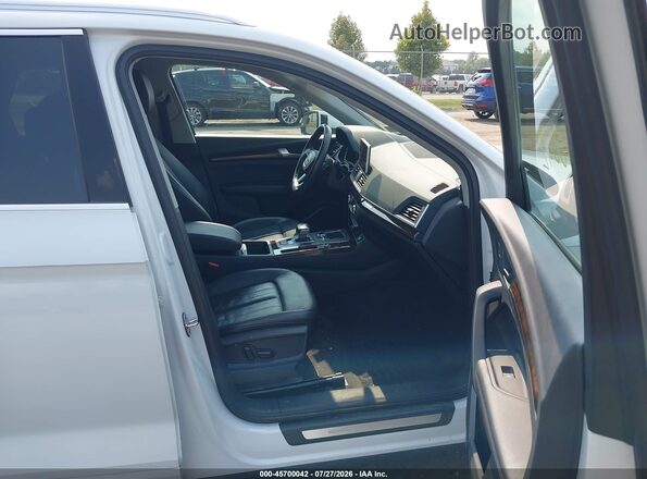 WA1BNAFYXK2136165 2019 AUDI Q5 White Սալոնի դիմացի տեսք