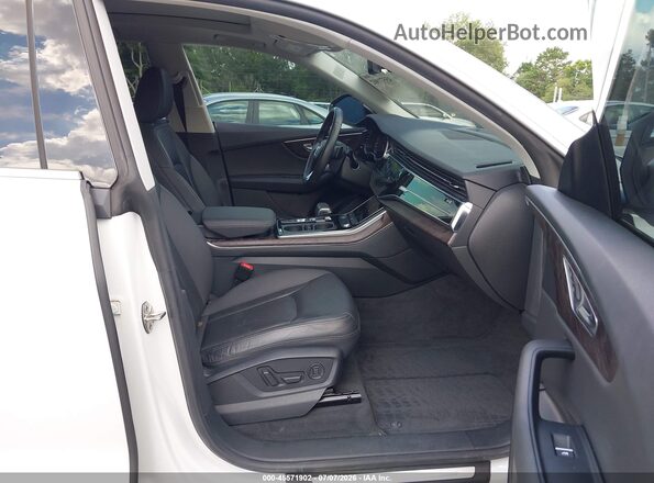 WA1BVAF18KD015528 2019 AUDI Q8 White Front interior view