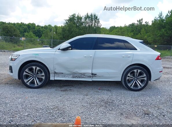 WA1BVAF18KD015528 2019 AUDI Q8 White 360 interior view