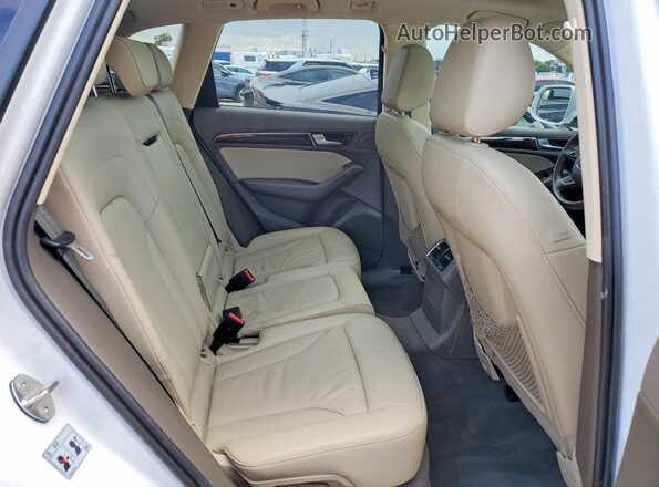 WA1C2AFP3GA084959 2016 AUDI Q5 White Vista de los asientos traseros