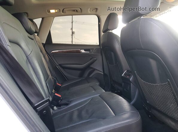 WA1C2AFP3HA070898 2017 AUDI Q5 White უკანა სალონის ხედი