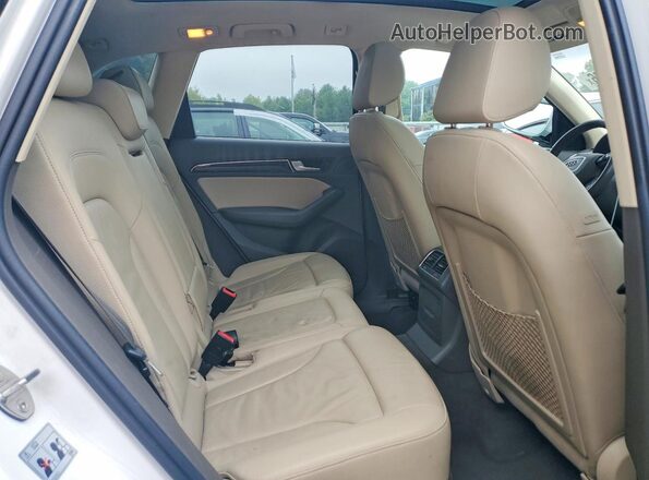 WA1C2AFP4GA094190 2016 AUDI Q5 White Rear interior view