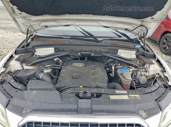 WA1C2AFP4GA094190 2016 AUDI Q5 White Engine compartment view