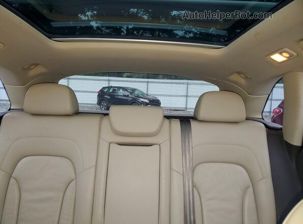 WA1C2AFP4GA094190 2016 AUDI Q5 White Rear seats view