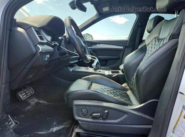 WA1C4AFYXJ2111949 2018 AUDI SQ5 White Вид салону спереду